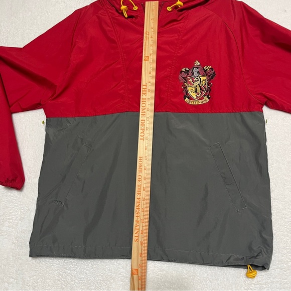 Universal Studios Harry Potter Gryffindor WIndbreaker Gray Red Size Small - Picture 5 of 6